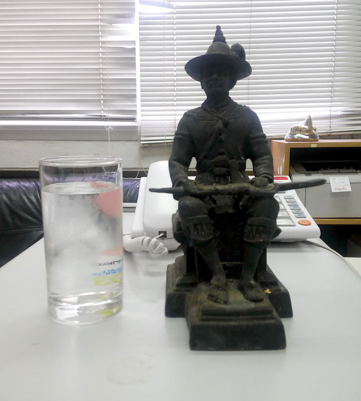 พระบูชา สมเด็จพระเจ้าตากสินมหาราช เนื้อโลหะเก่า จากหิ้ง สวย