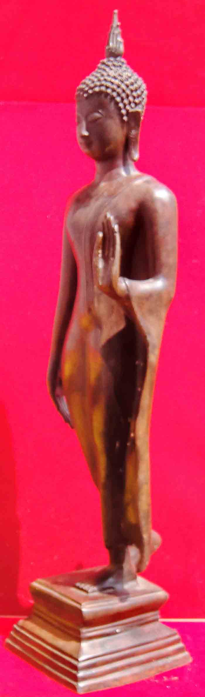 พระพุทธรูปปางลีลา เนื้อโลหะ ผิวสนิมแดงความสูง 26 นิ้ว ฐาน 6 x 6 นิ้ว น้ำหนักองค์พระ 6.8 ก.ก.