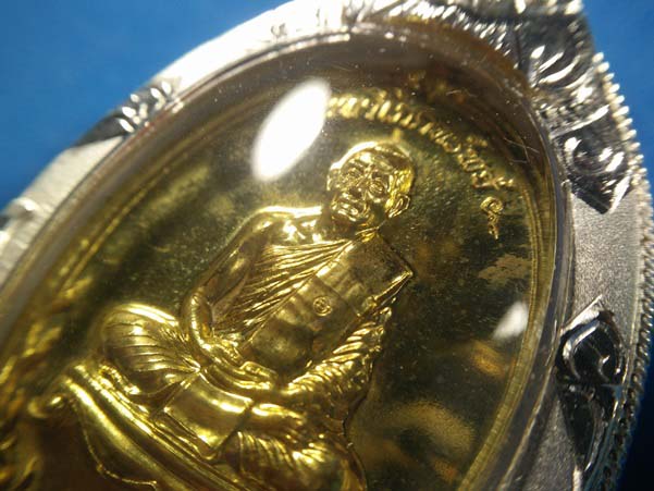 มหาโภคทรัพย์หลวงพ่อสาคร เนื้อทองฝาบาตรพร้อมเลี่ยมเงินสวยๆ