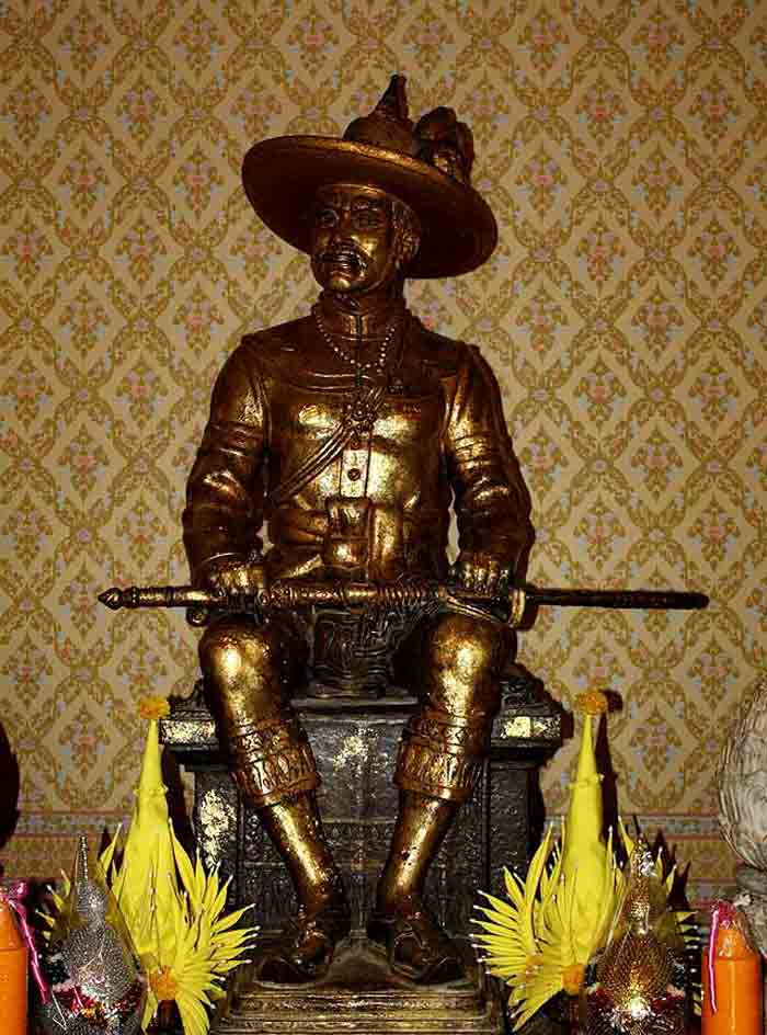 สมเด็จพระเจ้าตากสิน รูปหล่อบูชาสภาพสวยสมบูรณ์ ผิวหิ้งเดิม ๆ ขนาดบูชา หน้าตัก 4 นิ้ว ความสูง 10 นิ้ว 