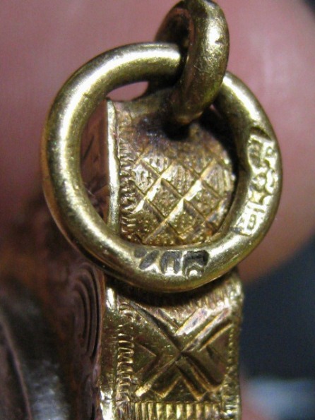 เหรียญแจกแม่ครัวหลวงพ่อแดง ปี2505 เนื้ออัลปาก้า วัดเขาบันไดอิฐ จ.เพชรบุรี มีเลี่ยมทองแท้หนา