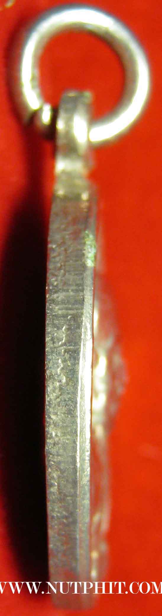 สุดยอดแห่งชื่อชั้น เหรียญเม็ดแตงหลวงปู่ทวด วัดช้างให้  ปี ๒๕๒๒ +บัตรรับรองพระแท้*175