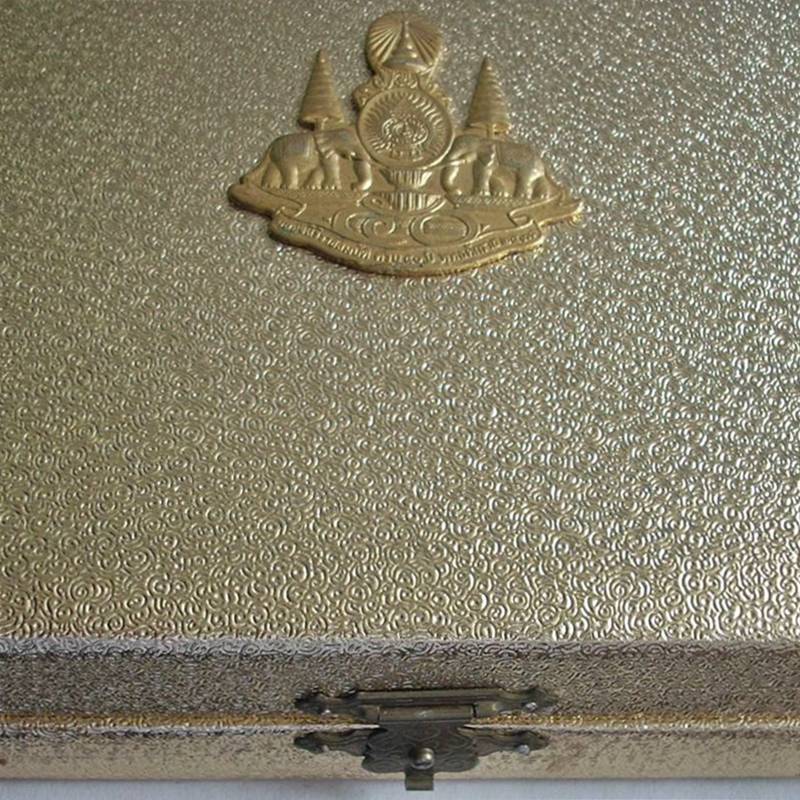 ...กล่องฯเหรียญในหลวง...  >>>  ..รุ่น " ฉลองสิริราชสมบัติครบ ๕๐ ปี "..  <<< ...ใส่เหรียญ 10 ช่อง...