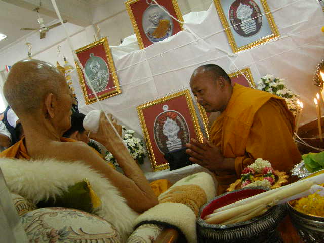 แรงมากจริง ๆ กับ หูเชื่อม ลพ.คูณ รุ่นสร้างกุฏิวัดปรก จัดเหรียญคัด ๆ ให้เก็บกันเข้าพรรษาครับ