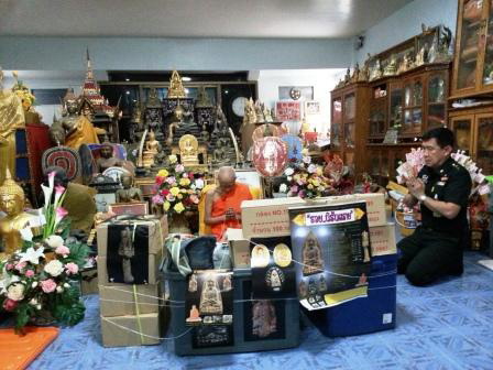 พระพิมพ์เตารีด (รุ่นแรก แจกทหาร 3 จังหวัดชายแดนใต้ เนื้อนวะ) หลวงปู่ทวด หลวงพ่อรวย 