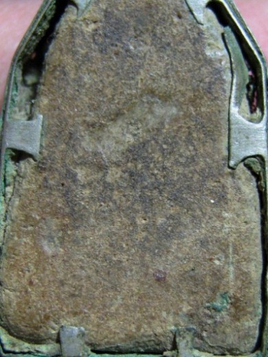 พระชินราช เนื้อดิน กรุวัดเสาธงทอง จ.สุพรรณบุรี มีเลี่ยมเดิม มาพร้อมบัตรรับรองความแท้  