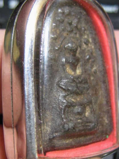 พระพิมพ์บัวเล็บช้าง เนื้อดิน กรุวัดชนะสงคราม กรุงเทพฯ สภาพพอสวย