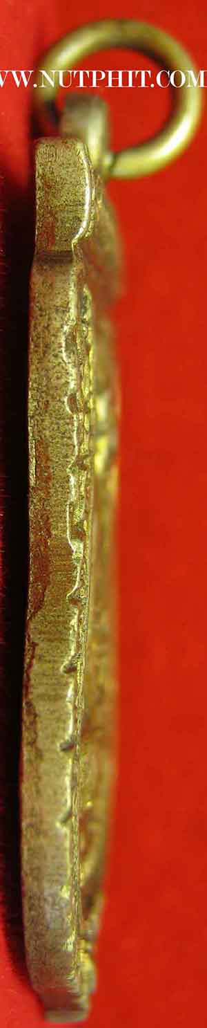 เหรียญเสมารุ่นสาม เนื้อทองแดงกะไหล่ทอง หลวงปู่ทวด วัดช้างให้ ปัตตานี+บัตรรับรองพระแท้*18