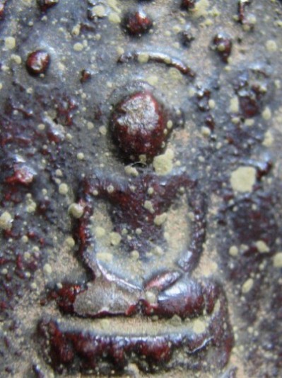 พระพิมพ์บัวเล็บช้าง เนื้อดิน กรุวัดชนะสงคราม กรุงเทพฯ สภาพพอใช้