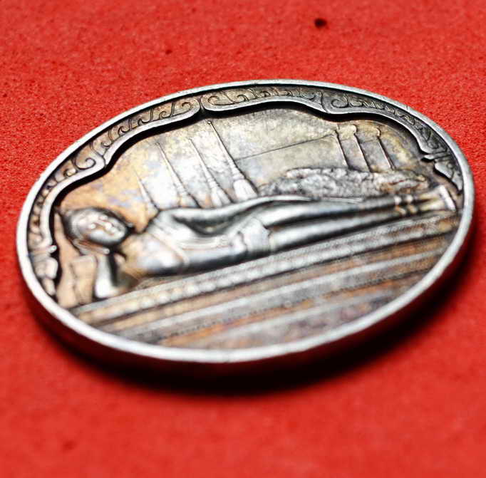 เหรียญพระนอน วัดโพธิ์ หลัง "ภปร." มหามงคลเฉลิมพระชนมพรรษาครบ 5 รอบ เนื้อเงิน