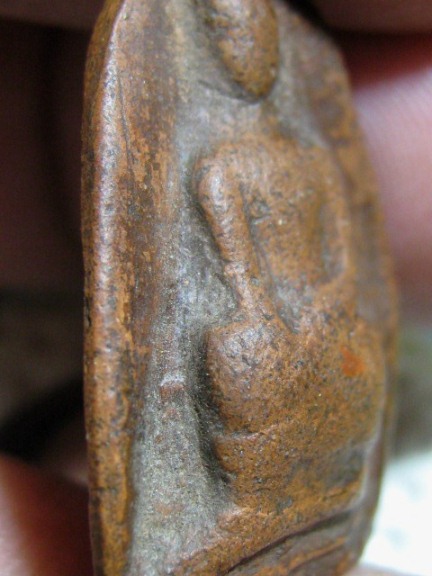 พระสรรค์นั่ง พิมพ์ใหญ่ ฝนขอบเก่า เนื้อดิน จ.ชัยนาท พระเนื้อจัด คลาสสิค