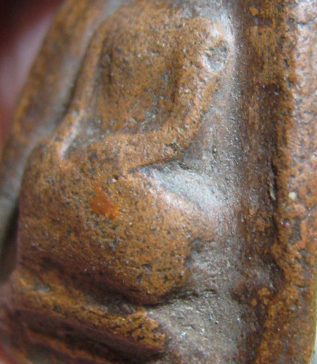 พระสรรค์นั่ง พิมพ์ใหญ่ ฝนขอบเก่า เนื้อดิน จ.ชัยนาท พระเนื้อจัด คลาสสิค