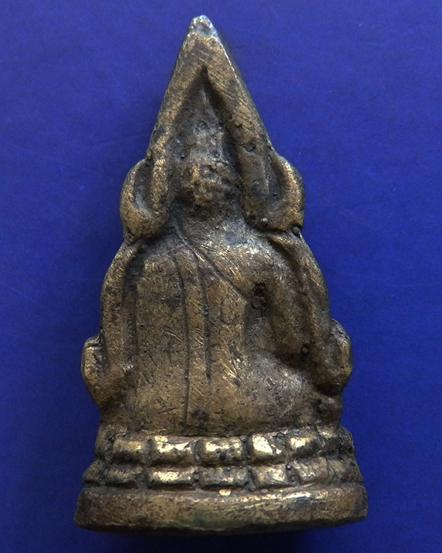 พระพุทธชินราชอินโดจีน พิมพ์สังฆาฎิยาวหน้านาง เนื้อทองผสม มีโค๊ด ปี 2485 เลี่ยมทองยกซุ้มลงยา