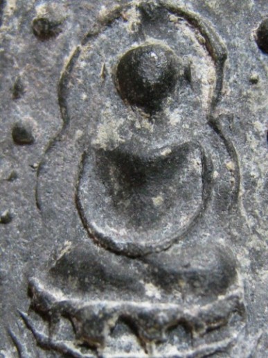 พระพิมพ์บัวเล็บช้าง เนื้อดิน กรุวัดชนะสงคราม กรุงเทพฯ สภาพพอใช้ มาพร้อมบัตรรับรอง