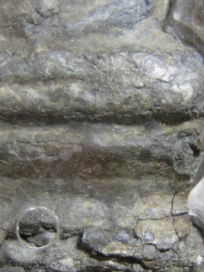 พระอู่ทอง เนื้้อชินเงิน กรุวัดเทวสังฆาราม (วัดเหนือ) จ.กาญจนบุรี มีเลี่ยมเงินหนา ๆ พร้อมห้อย 