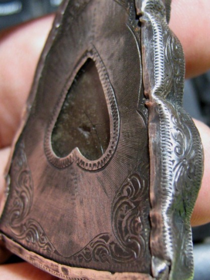 พระอู่ทอง เนื้้อชินเงิน กรุวัดเทวสังฆาราม (วัดเหนือ) จ.กาญจนบุรี มีเลี่ยมเงินหนา ๆ พร้อมห้อย 