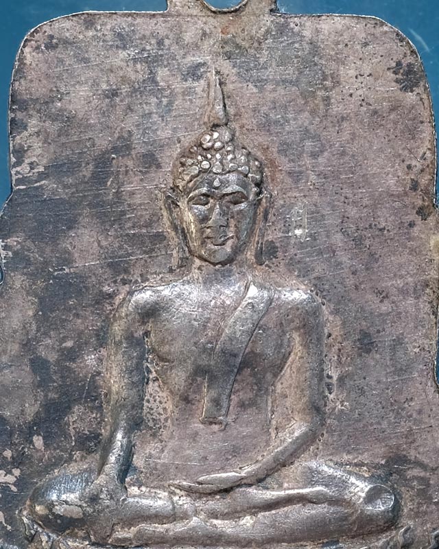 เหรียญเสมาเนื้อเงิน พิมพ์พระครูกรุณาวิหารี หลังพระพุทธฯยันต์มงคลเก้า วัดกิ่งแก้ว สมุทรปราการ ปี 2496