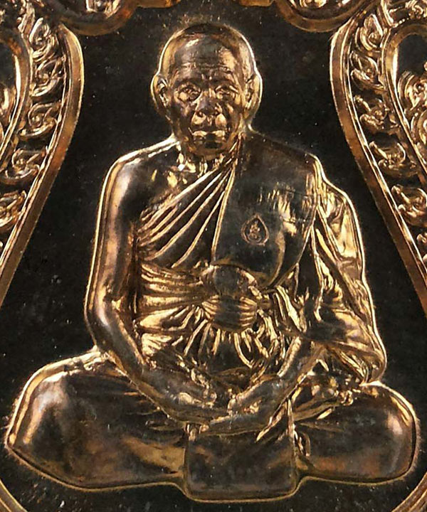 1 ใน 1585 *** เหรียญเสมาที่ระลึก 7 รอบ หลวงพ่อสิน วัดละหารใหญ่ จ.ระยอง ปี2555  เนื้อนวะสูตรพิเศษ