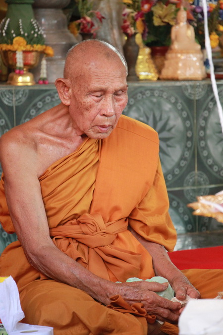เหรียญหายห่วง"หลวงปู่เผือก" วัดโพธิ์ชัยหมากมี่ จ.สุรินทร์