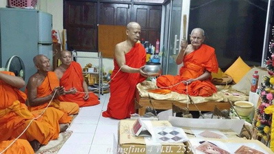 เหรียญหลวงปู่เอี่ยม ทองแดงกะไหล่ทอง 99.99 %...(1 ใน 200 เหรียญ)...