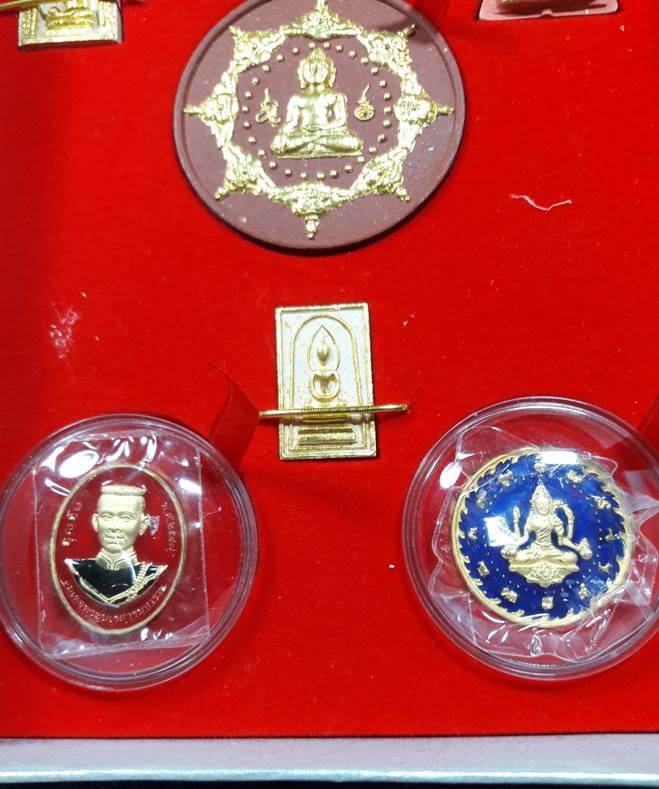 สมเด็จพระญาณสังวร สมเด็จพระสังฆราช วัดบวรนิเวศวิหาร " พระชุดของขวัญ 7 องค์ (กรรมการปิดทอง) "