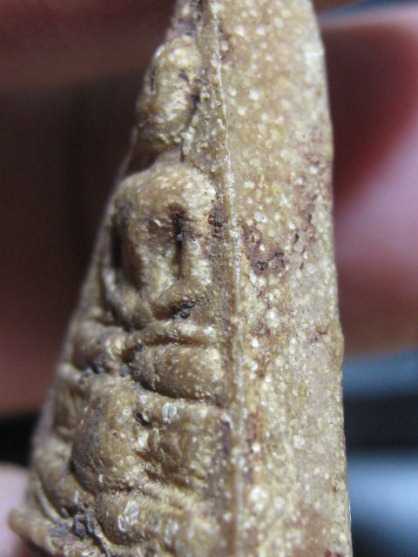 พระนางพญาสมาธิ พิมพ์นิยมฐานสูง ปี2516 เนื้อผง วัดบ่อวิน จ.ชลบุรี หลวงปู่ทิมปลุกเสก มาพร้อมบัตรรับรอง