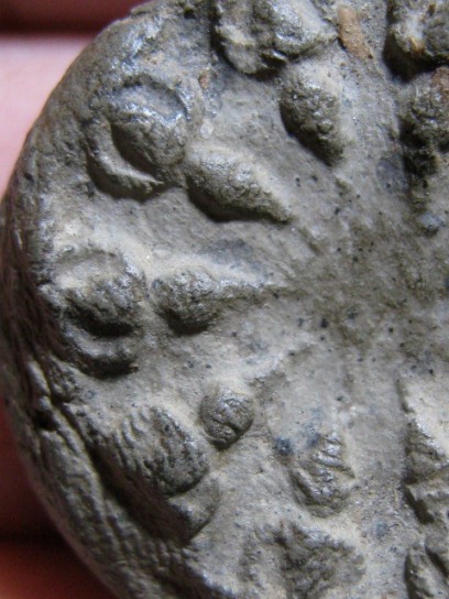 พระงบน้ำอ้อย กรุเตาทุเรียง พิมพ์เล็ก เนื้อดิน จ.สุโขทัย สภาพพอใช้