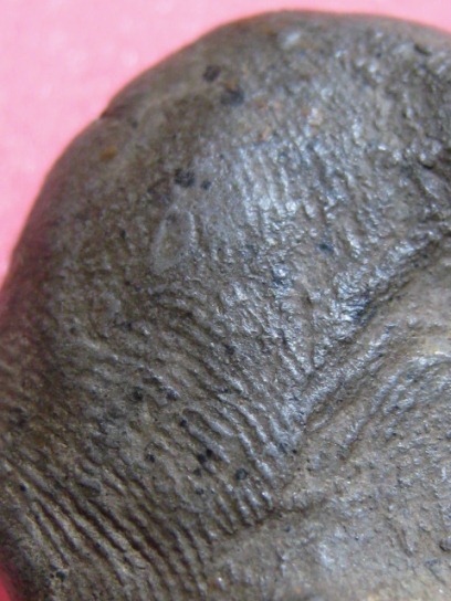 พระงบน้ำอ้อย กรุเตาทุเรียง พิมพ์เล็ก เนื้อดิน จ.สุโขทัย สภาพพอใช้