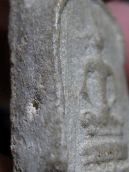 พระพิมพ์เล็บมือ กรุเก่า เนื้้อผง วัดพระยาสุเรนทร์ กรุงเทพฯ มาพร้อมบัตรรับรอง