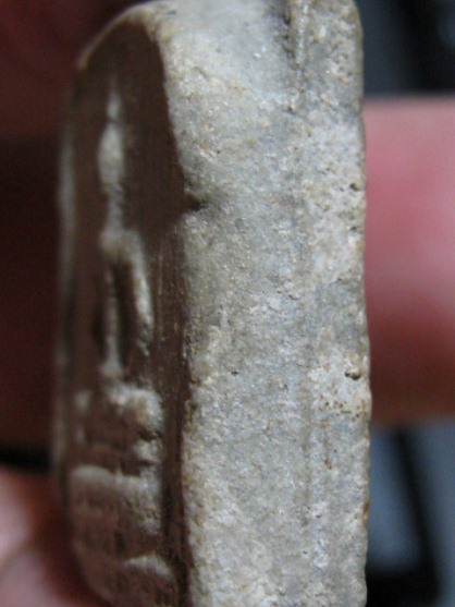 พระพิมพ์เล็บมือ กรุเก่า เนื้้อผง วัดพระยาสุเรนทร์ กรุงเทพฯ มาพร้อมบัตรรับรอง