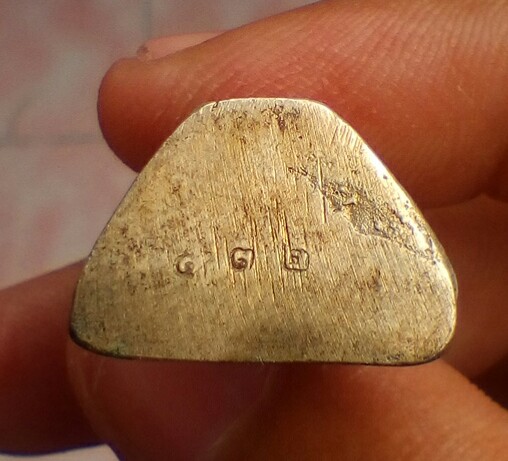 รูปหล่อหลวงปู่คำพันธ์ วัดธาตุมหาชัย รุ่นมหาชัยมงคล พิมพ์ใหญ่ เนื้อเงิน ปี2535