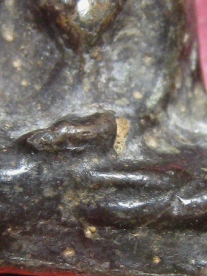 พระท่ากระดาน เนื้อตะกั่วสนิมแดง กรุวัดทุ่งสมอ พิมพ์เล็ก จ.กาญจนบุรี สภาพสวย