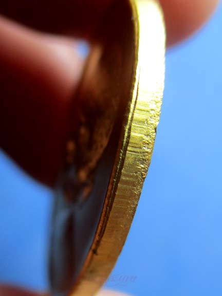 หลวงปู่หมุน ออกวัดคลองทรายปี43 เนื้อทองแดงกะไหล่ทอง พร้อมกล่องเดิมครับ