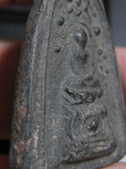 พระพิมพ์บัวเล็บช้าง เนื้อดิน กรุวัดชนะสงคราม กรุงเทพฯ สภาพสวย