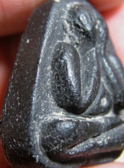 พระปิดตา ปี2516 เนื้อดำ วัดยายร้า จ.ระยอง หลวงปู่ทิม ปลุกเสก สภาพพอสวย