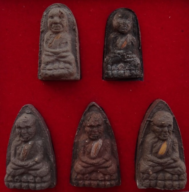 หลวงปู่ทวด พระอาจารย์ประสูติ วัดในเตา 3ชุด(1ชุดมี5องค์) เคาะ เดียว