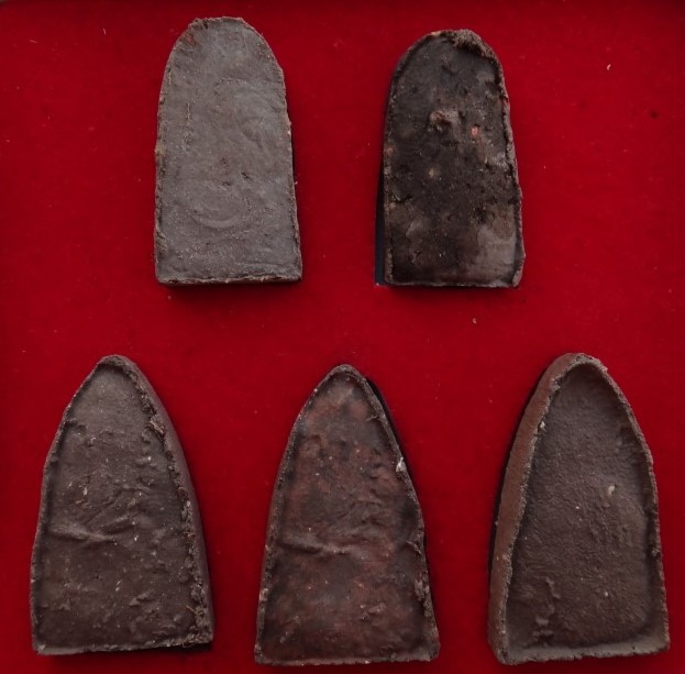 หลวงปู่ทวด พระอาจารย์ประสูติ วัดในเตา 3ชุด(1ชุดมี5องค์) เคาะ เดียว