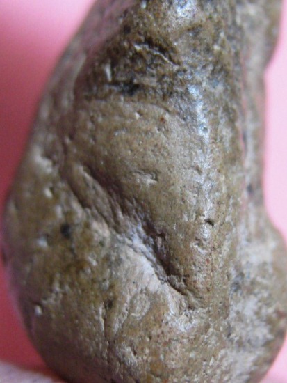 พระเม็ดน้อยหน่า เนื้อดิน จ.สุโขทัย เนื้อจัด ดูง่าย