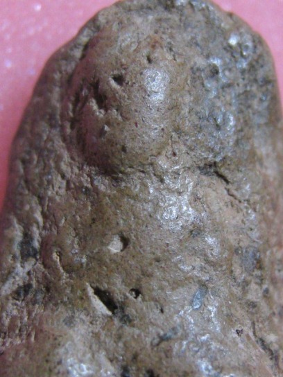 พระเม็ดน้อยหน่า เนื้อดิน จ.สุโขทัย เนื้อจัด ดูง่าย