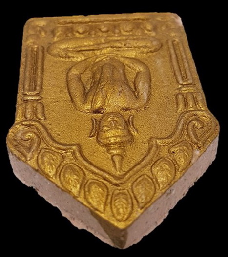 ขุนแผนผ้าป่าปี 46 ผงพรายกุมารเนื้อว่านสบู่เลือดหลังตะกรุดเงินคู่ สวยสมบูรณ์เกือบเต็มร้อย