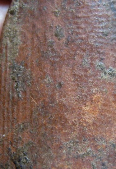 พระสรรค์นั่งข้างเม็ด พิมพ์เล็ก กรุท้ายย่าน เนื้อดิน จ.ชัยนาท