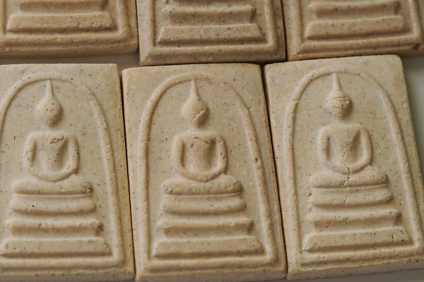 สมเด็จพิมพ์ใหญ่ 122 ปี วัดระฆัง พร้อมกล่องเดิมมา 10 องค์ เคาะเดียว