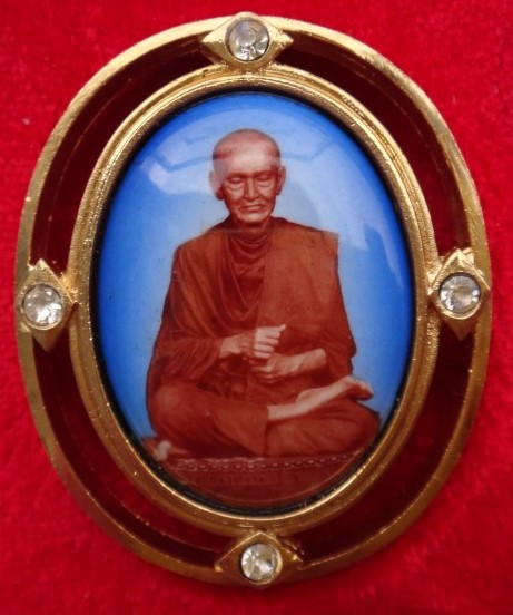  ล็อคเก็ตเข็มกลัด สมเด็จโต วัดอิน 4องค์ เคาะเดียว