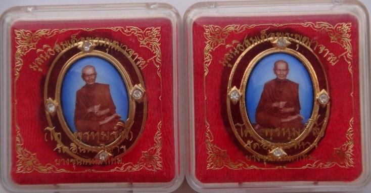  ล็อคเก็ตเข็มกลัด สมเด็จโต วัดอิน 4องค์ เคาะเดียว