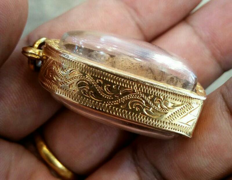 พระคง กรุเก่า เนื้อดิน จ.ลำพูน เนื้อออกโซนขาว