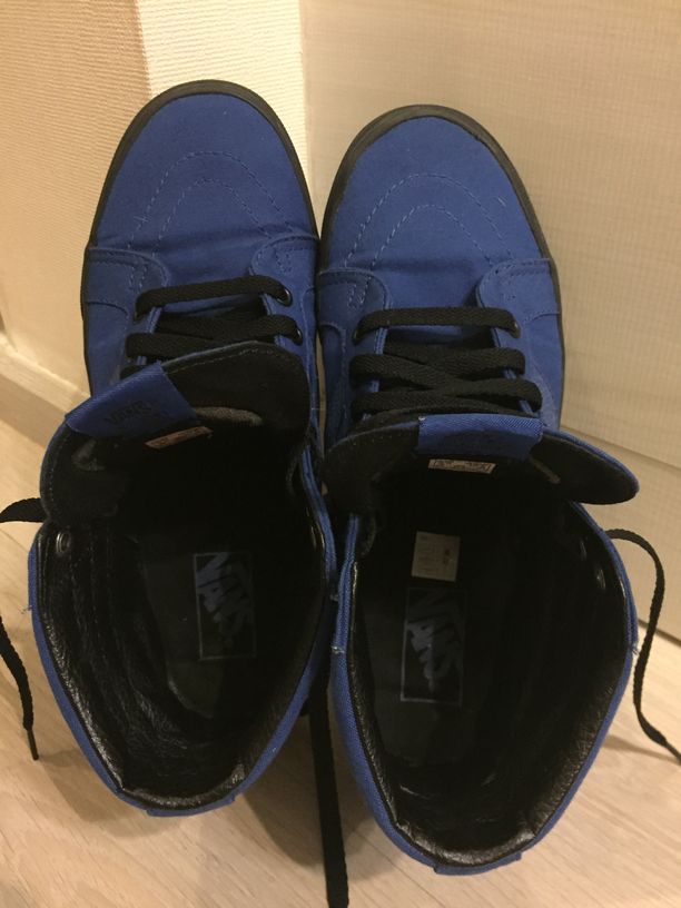 รองเท้า Vans หุ้มข้อสีน้ำเงิน พร้อมกระเป๋าสะพาย