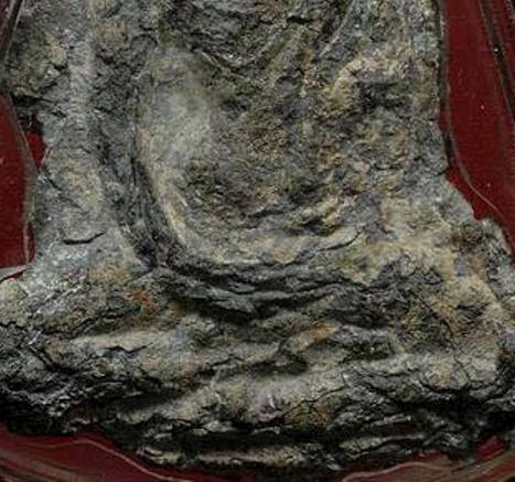 พระอู่ทอง เนื้อชินเงิน กรุวัดเทวสังฆาราม (วัดเหนือ) จ.กาญจนบุรี มีเลี่ยมเงินสวย ๆ พร้อมห้อย