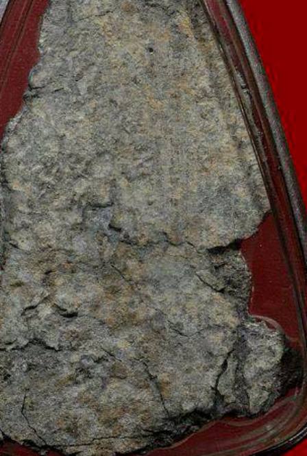 พระอู่ทอง เนื้อชินเงิน กรุวัดเทวสังฆาราม (วัดเหนือ) จ.กาญจนบุรี มีเลี่ยมเงินสวย ๆ พร้อมห้อย