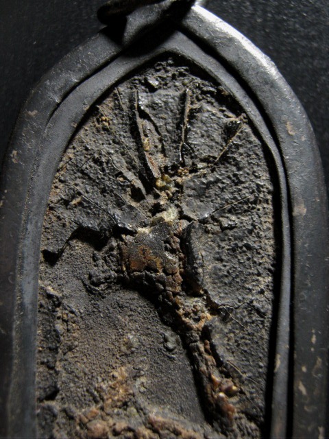 พระยอดขุนพลพิมพ์ใหญ่ เนื้อชินเงิน กรุถ้ำขุนตาล จ.ลำพูน มีเลี่ยมเงินพร้อมห้อย