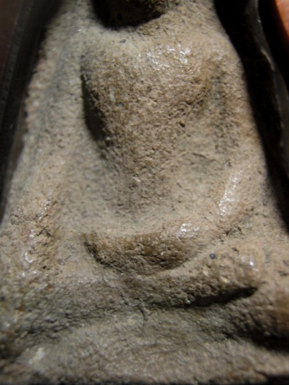 พระนางเขาหลวง เนื้อดิน กรุเขาหลวง จ.สุโขทัย มีเลี่ยมพลาสติกเปิดหน้าปิดหลัง